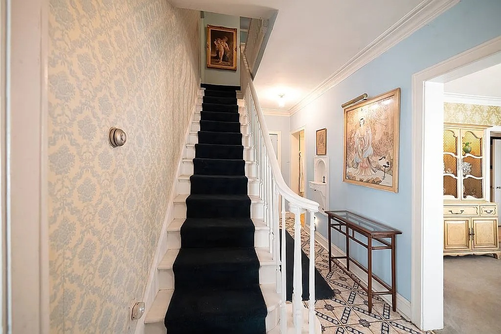 10247 S Bell Avenue, Chicago, IL 60643