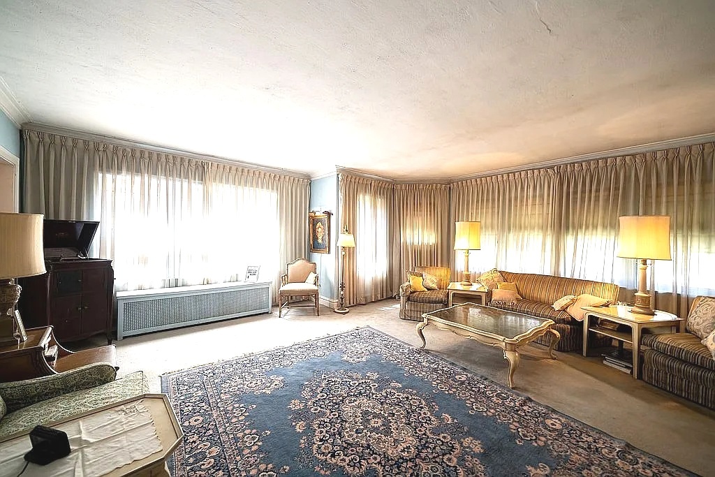 10247 S Bell Avenue, Chicago, IL 60643