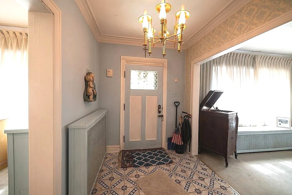 10247 S Bell Avenue, Chicago, IL 60643
