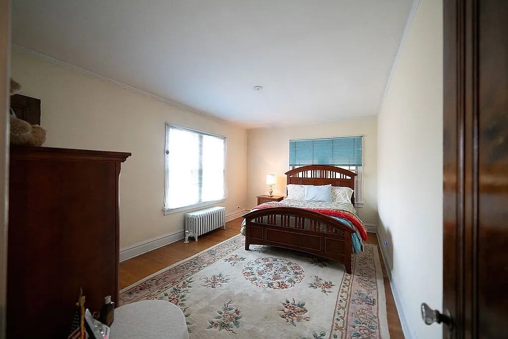 10247 S Bell Avenue, Chicago, IL 60643