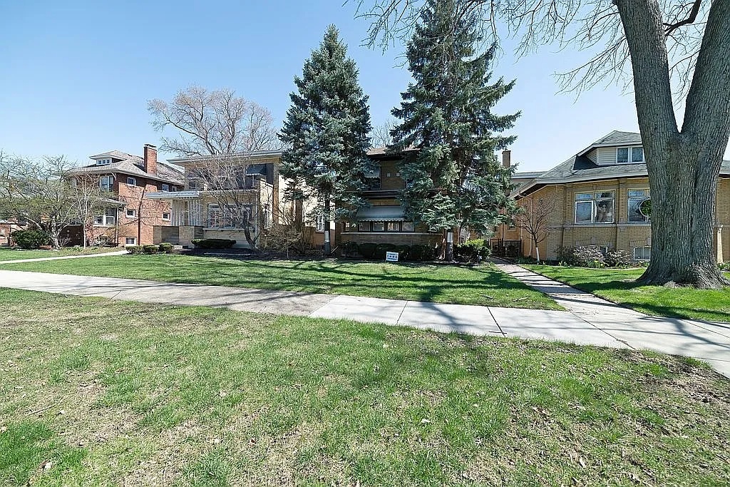 10247 S Bell Avenue, Chicago, IL 60643