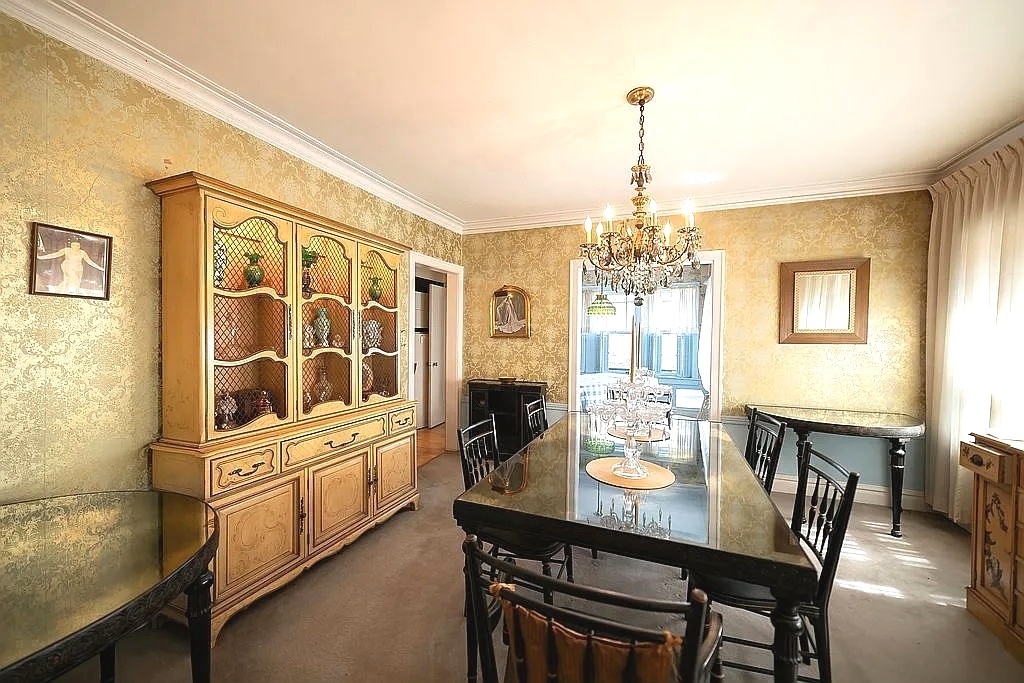 10247 S Bell Avenue, Chicago, IL 60643