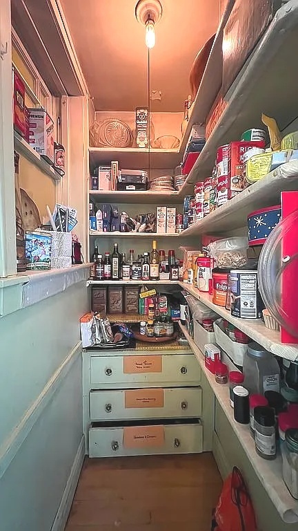 10247 S Bell Avenue, Chicago, IL 60643