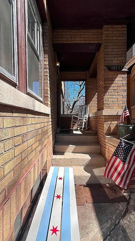 10247 S Bell Avenue, Chicago, IL 60643