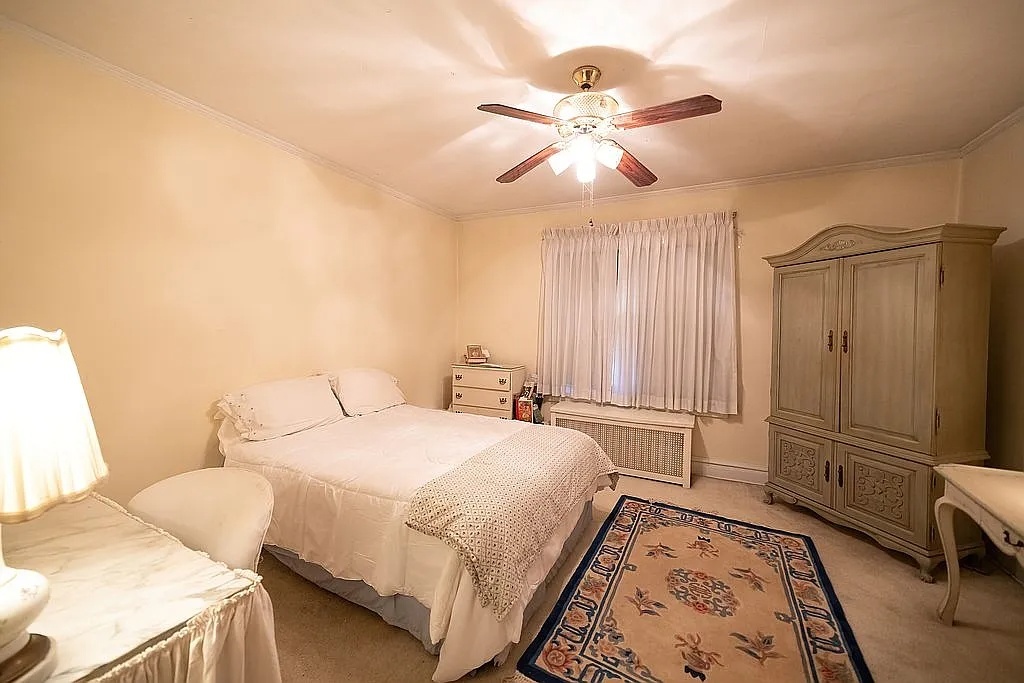 10247 S Bell Avenue, Chicago, IL 60643