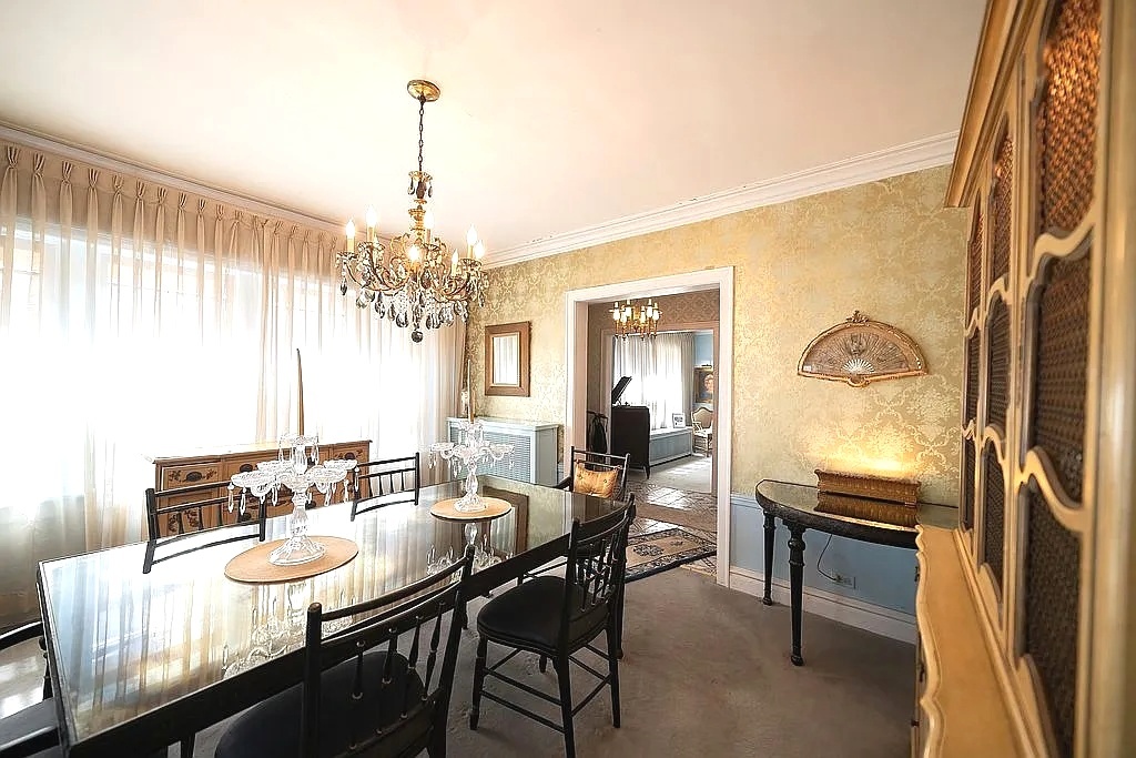 10247 S Bell Avenue, Chicago, IL 60643