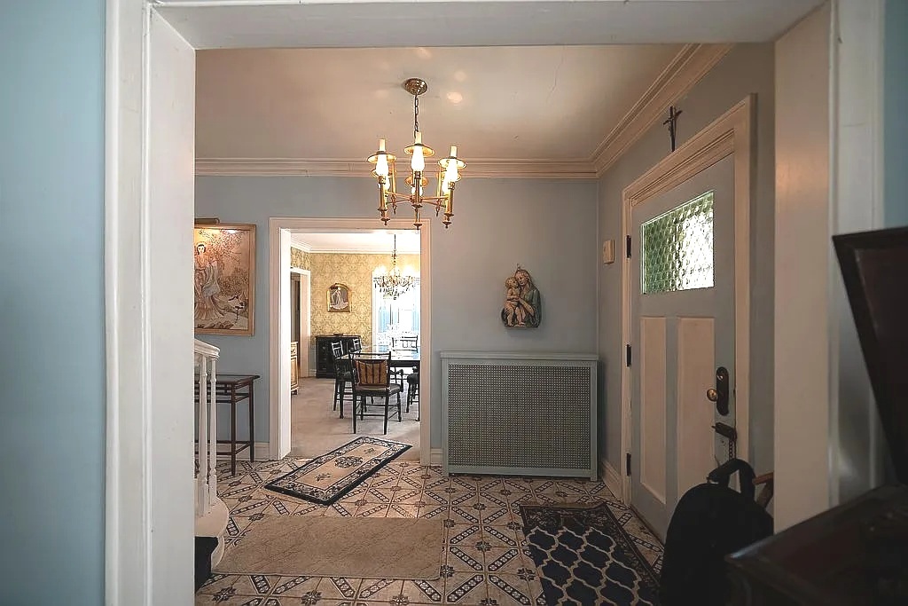 10247 S Bell Avenue, Chicago, IL 60643