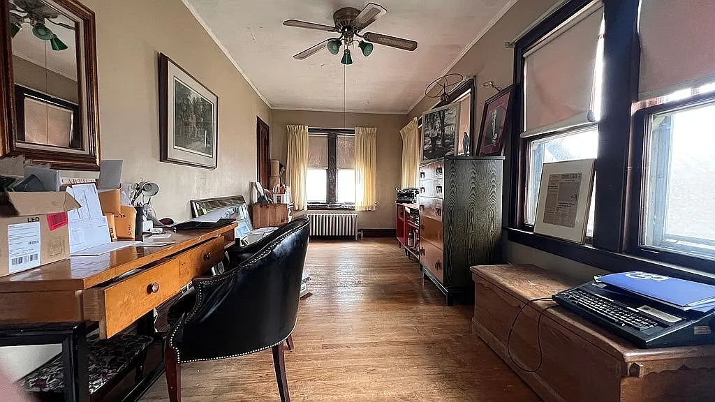 10247 S Bell Avenue, Chicago, IL 60643