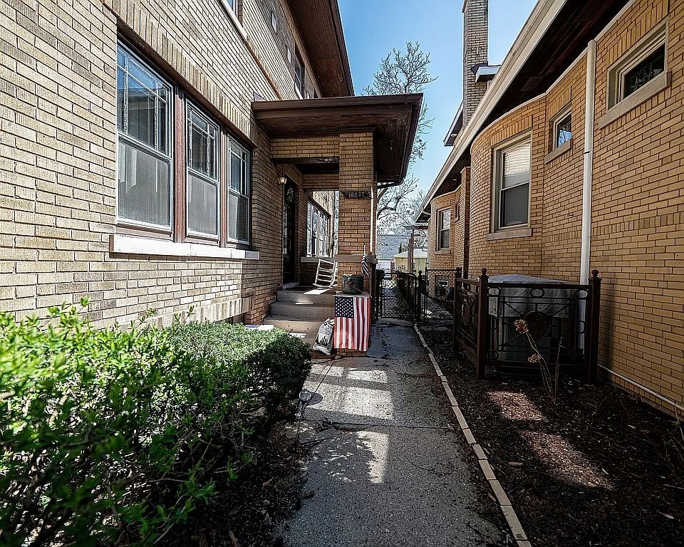 10247 S Bell Avenue, Chicago, IL 60643