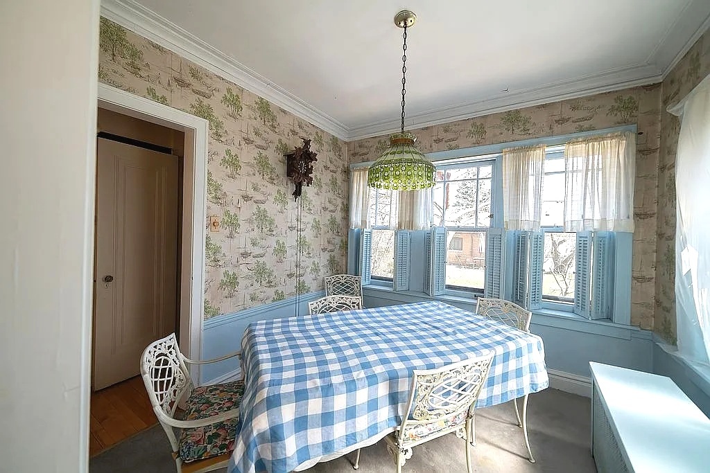 10247 S Bell Avenue, Chicago, IL 60643