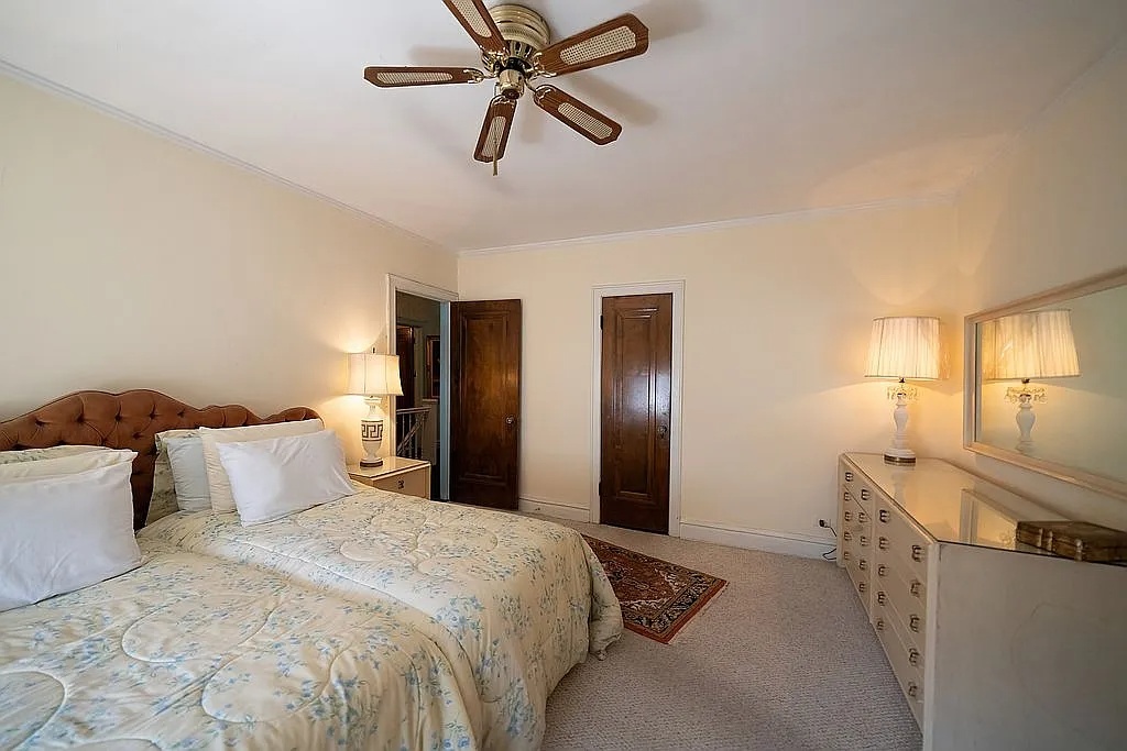 10247 S Bell Avenue, Chicago, IL 60643