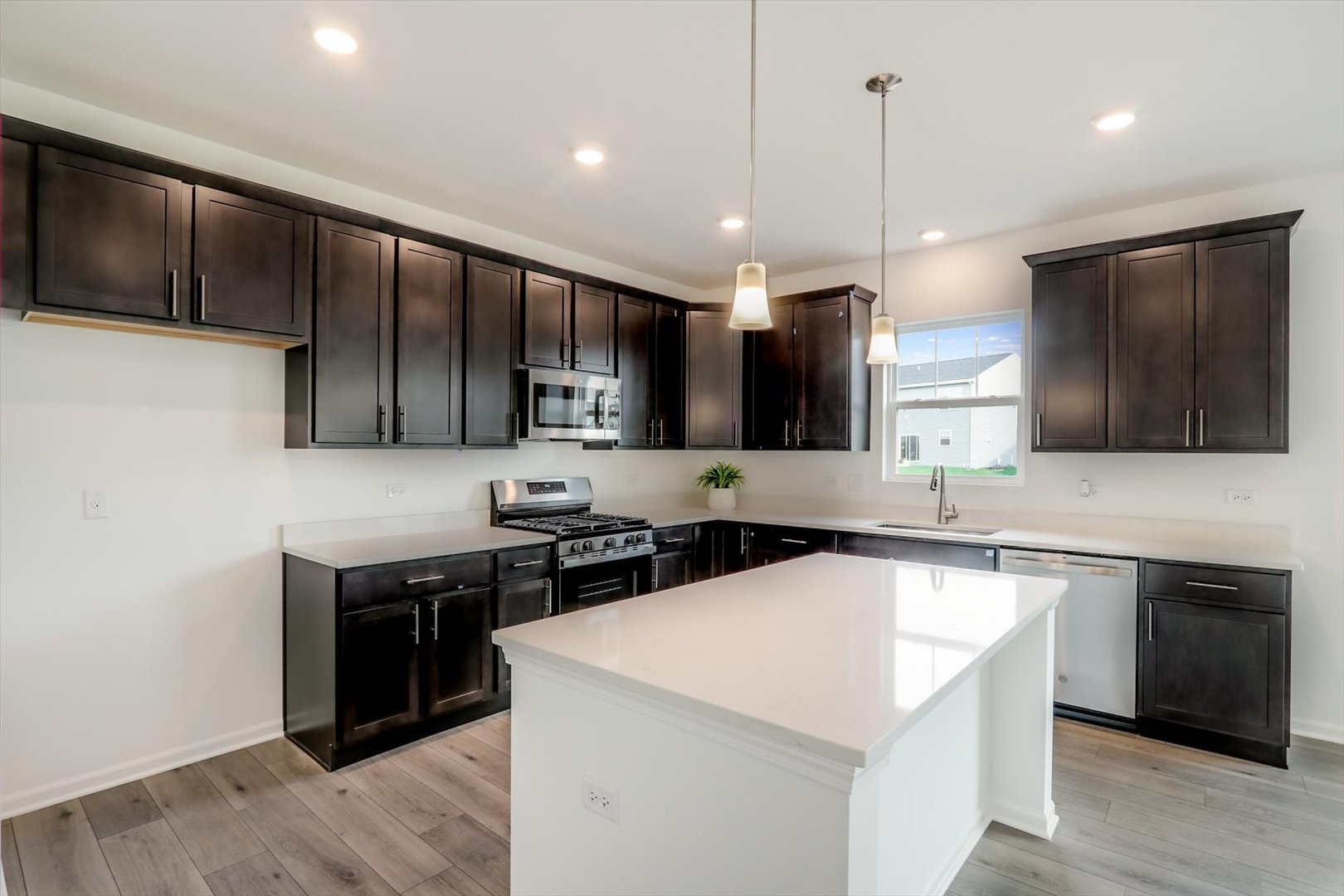 163 Piper Glen Avenue, Oswego, IL 60543