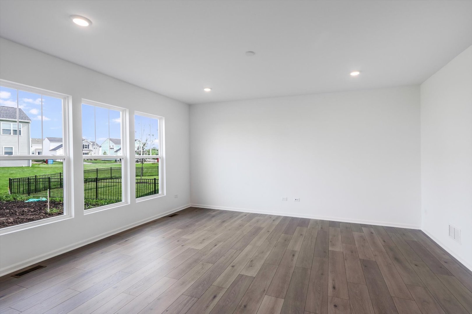 163 Piper Glen Avenue, Oswego, IL 60543