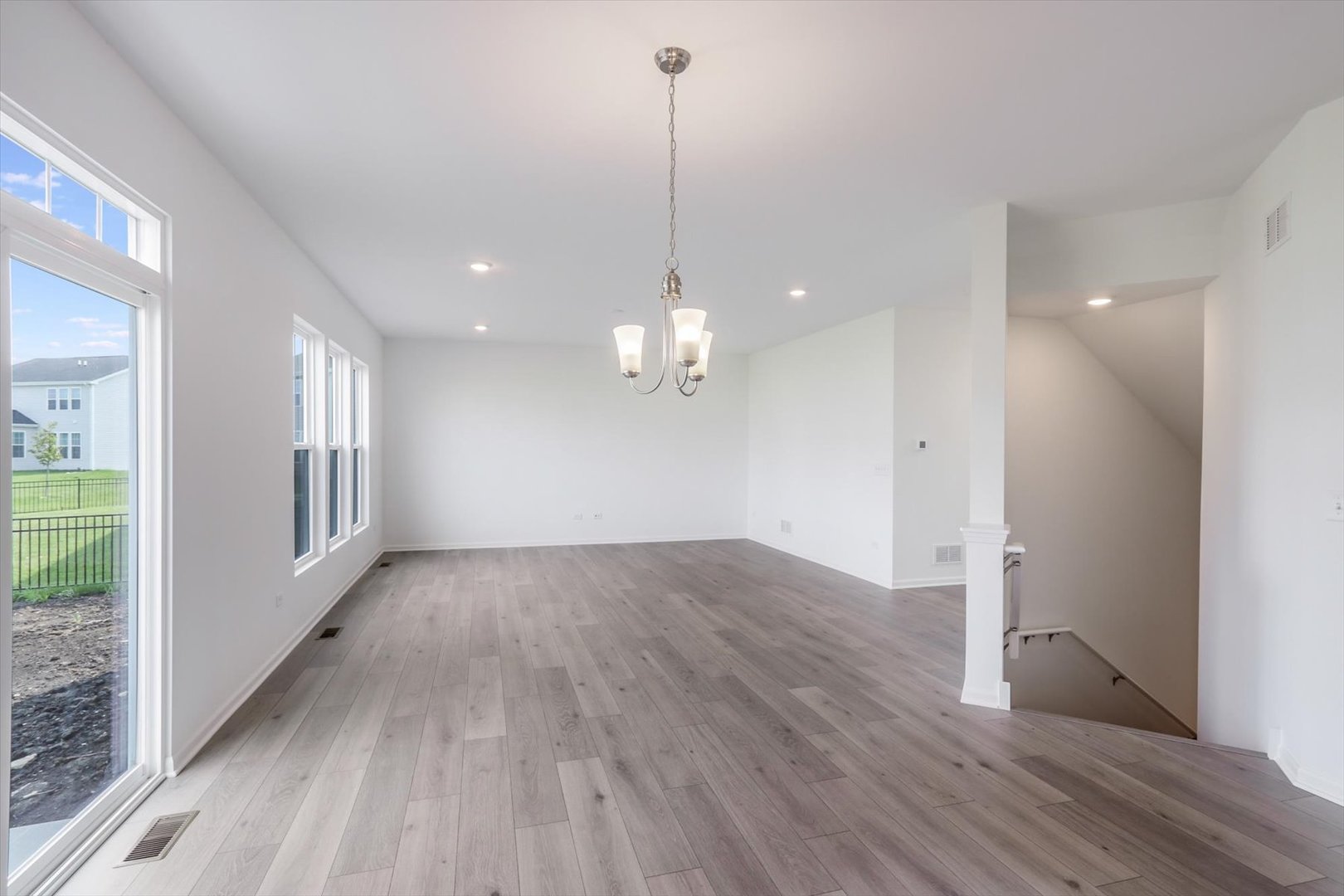 163 Piper Glen Avenue, Oswego, IL 60543