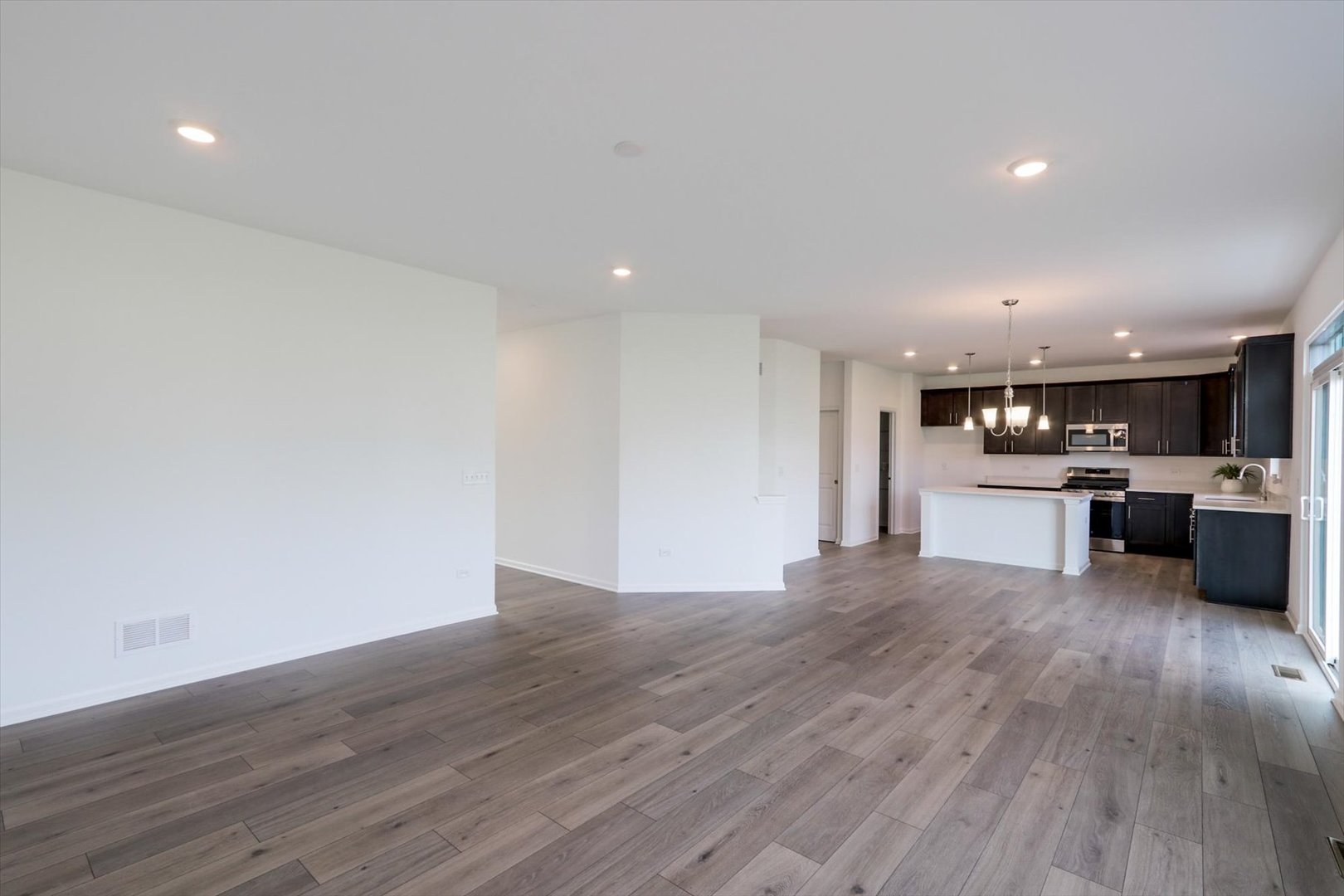 163 Piper Glen Avenue, Oswego, IL 60543