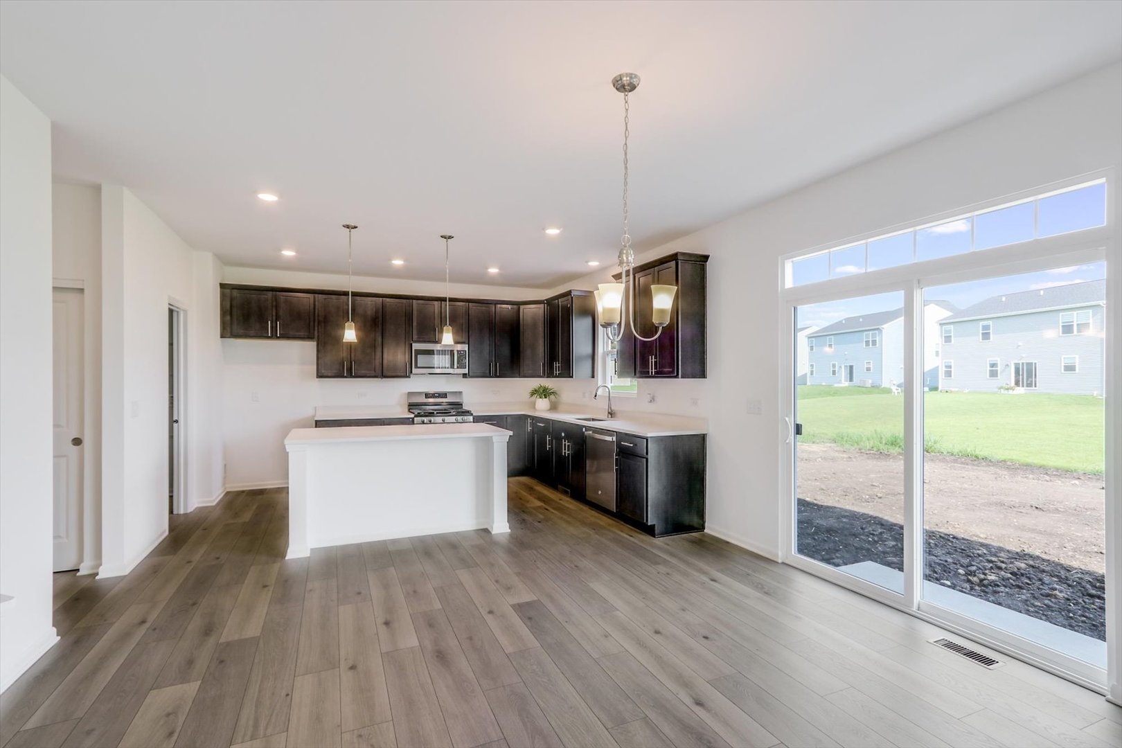 163 Piper Glen Avenue, Oswego, IL 60543