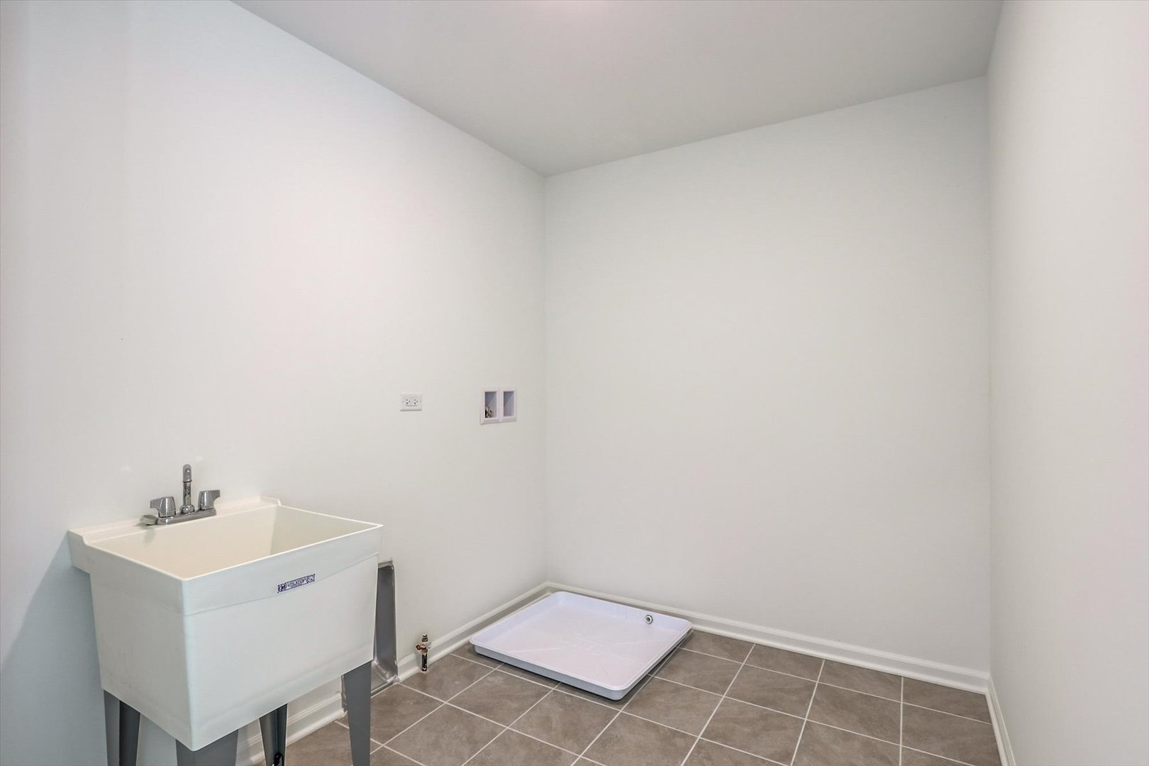 163 Piper Glen Avenue, Oswego, IL 60543