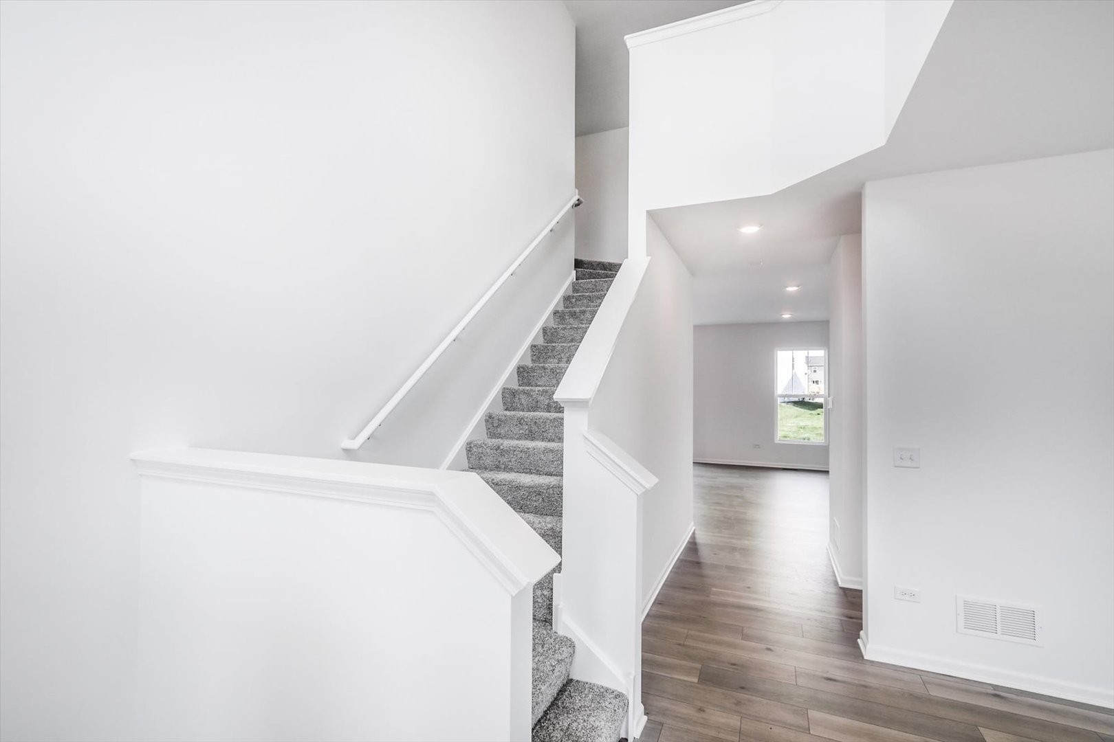 163 Piper Glen Avenue, Oswego, IL 60543