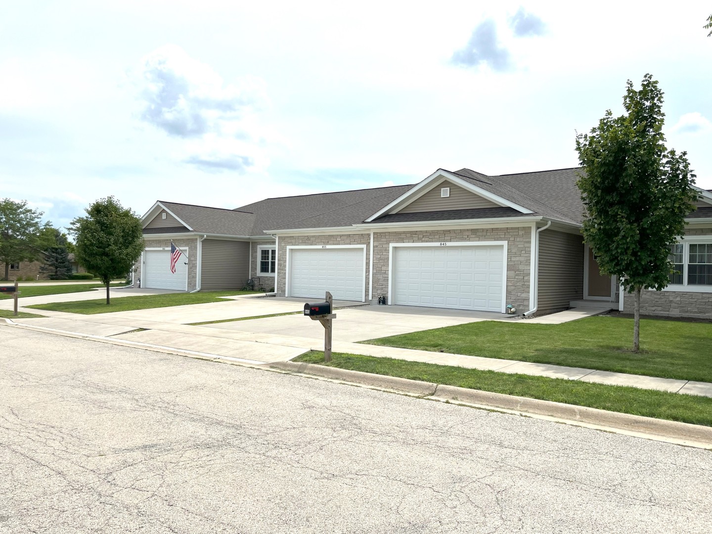 855 MEADOW Lane, Marengo, IL 60152