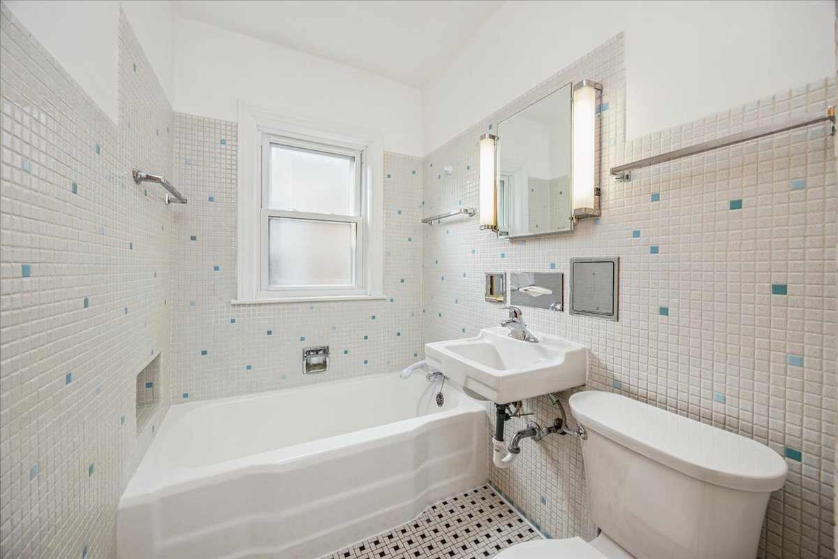 5141 S Merrimac Avenue, Chicago, IL 60638
