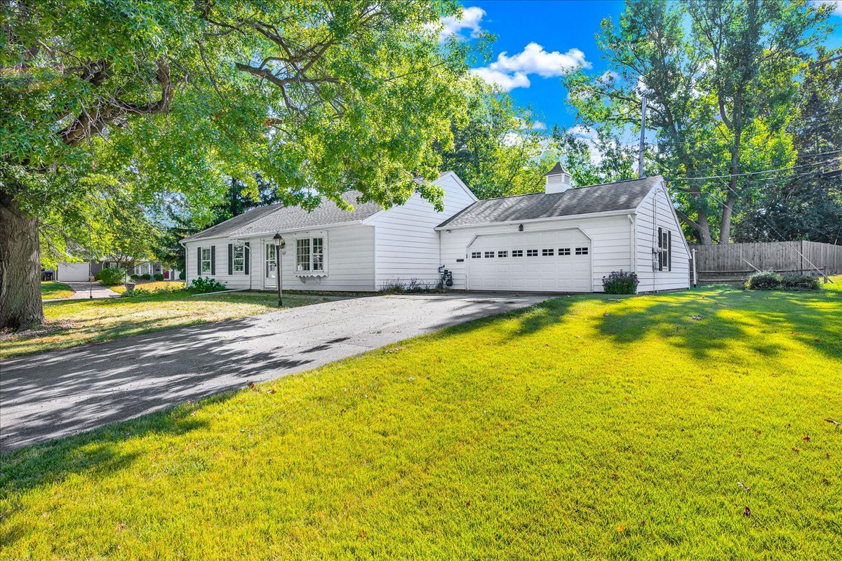 403 Delmar Lane, Bloomington, IL 61701