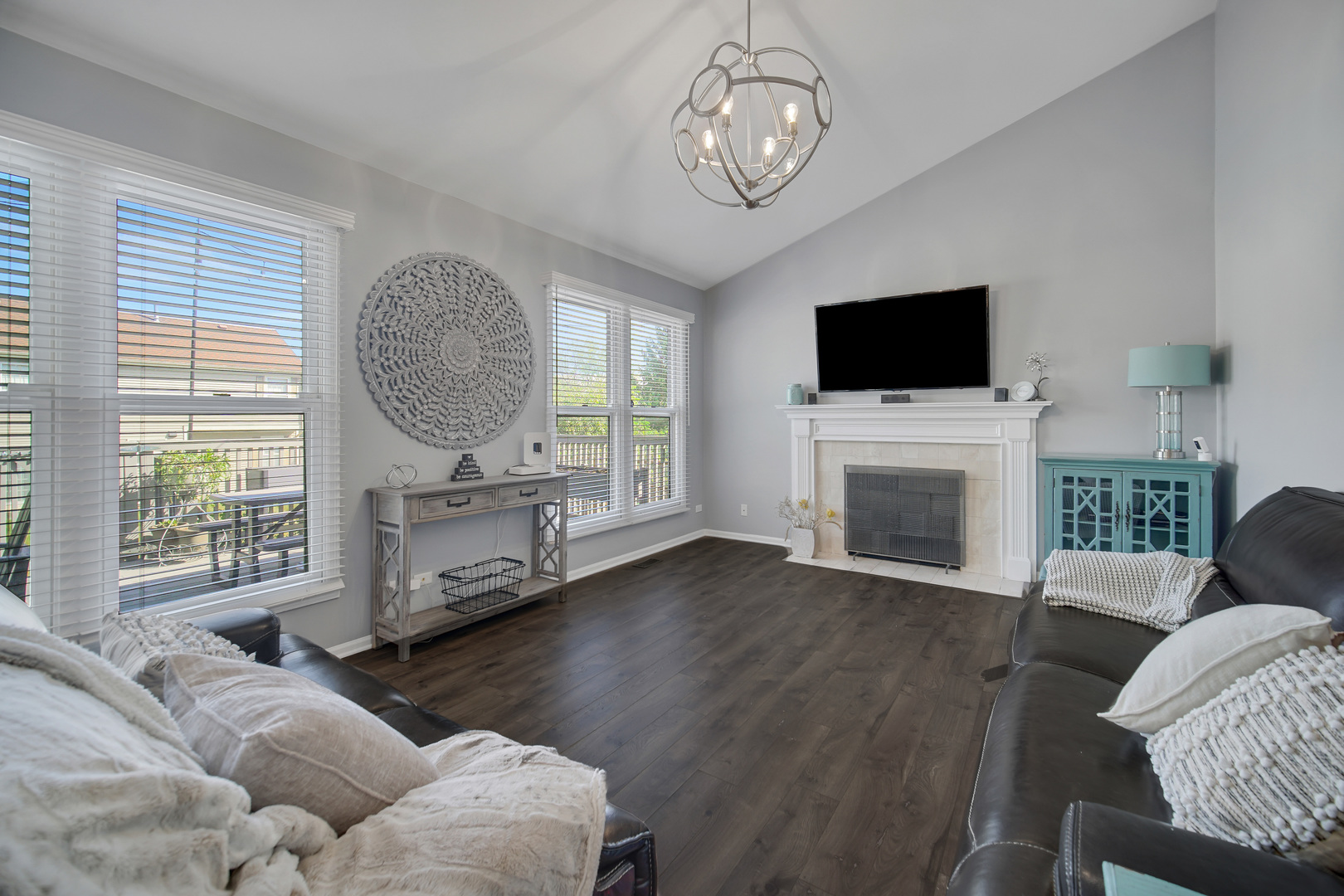 35 CHARLES Court, Vernon Hills, IL 60061