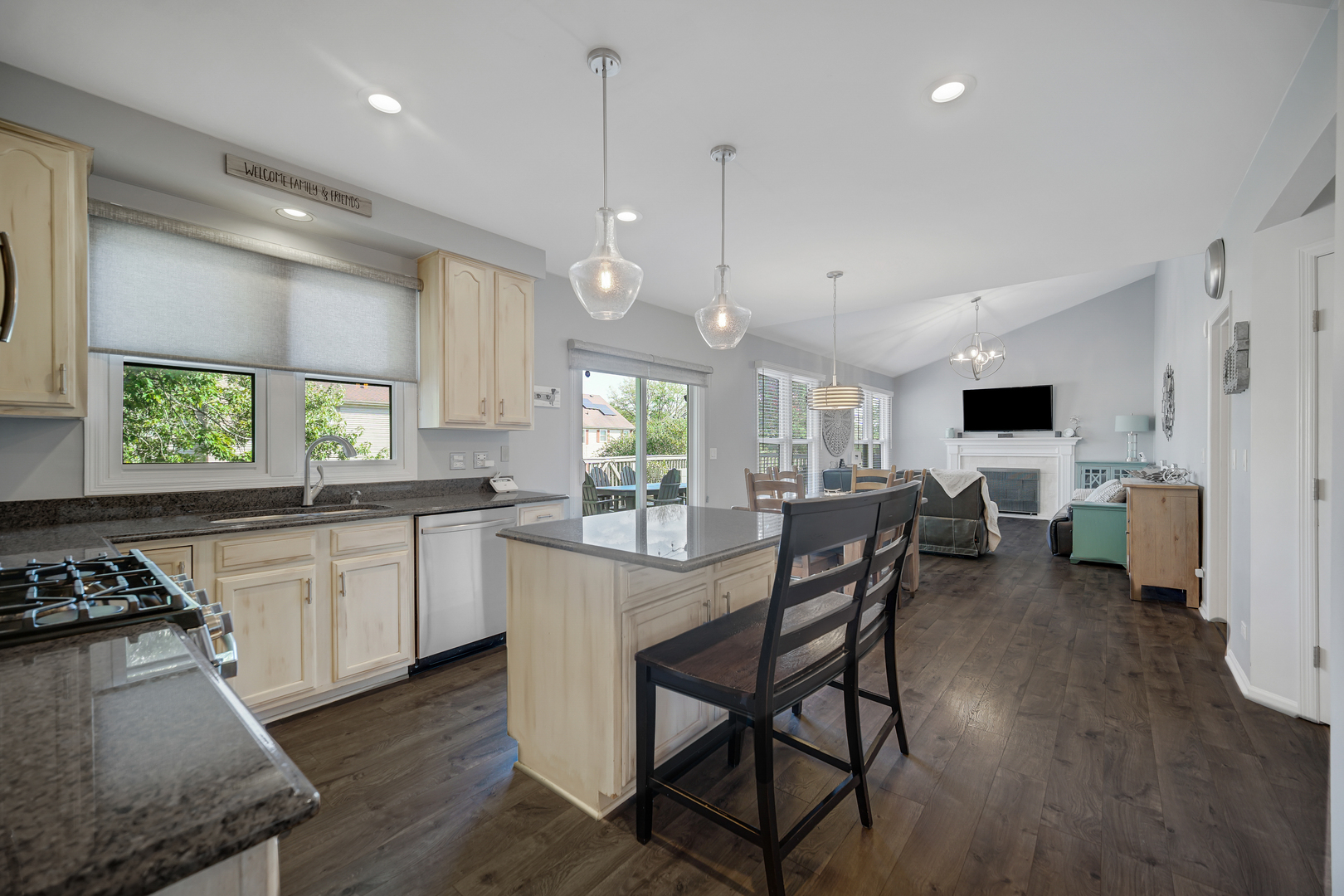 35 CHARLES Court, Vernon Hills, IL 60061