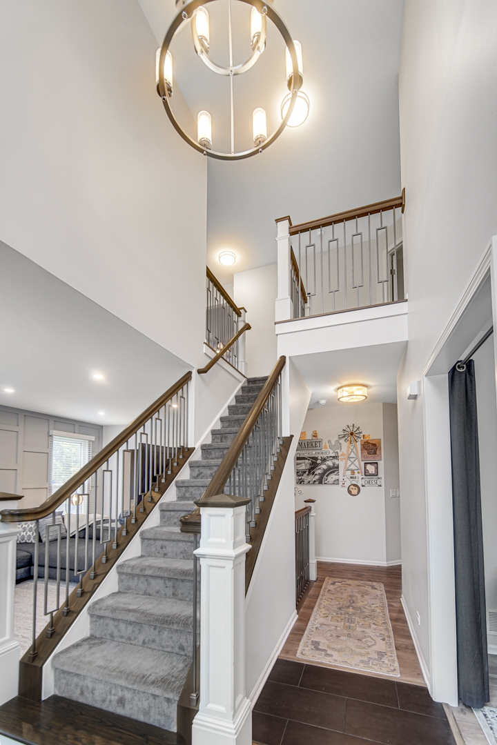 35 CHARLES Court, Vernon Hills, IL 60061