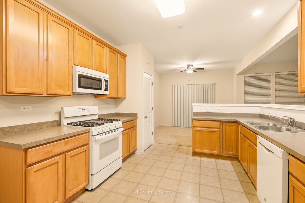 1463 Yellowstone Drive, Streamwood, IL 60107