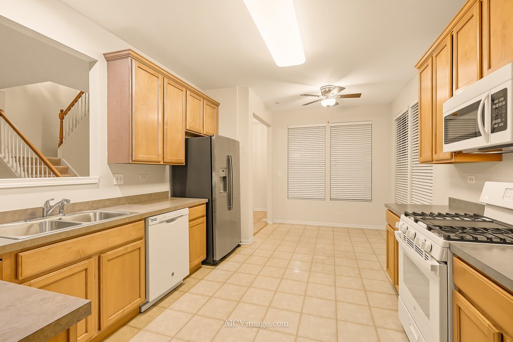 1463 Yellowstone Drive, Streamwood, IL 60107