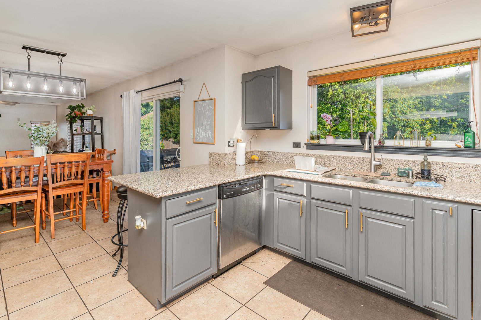 2528 Silver Rock Drive, Crest Hill, IL 60403