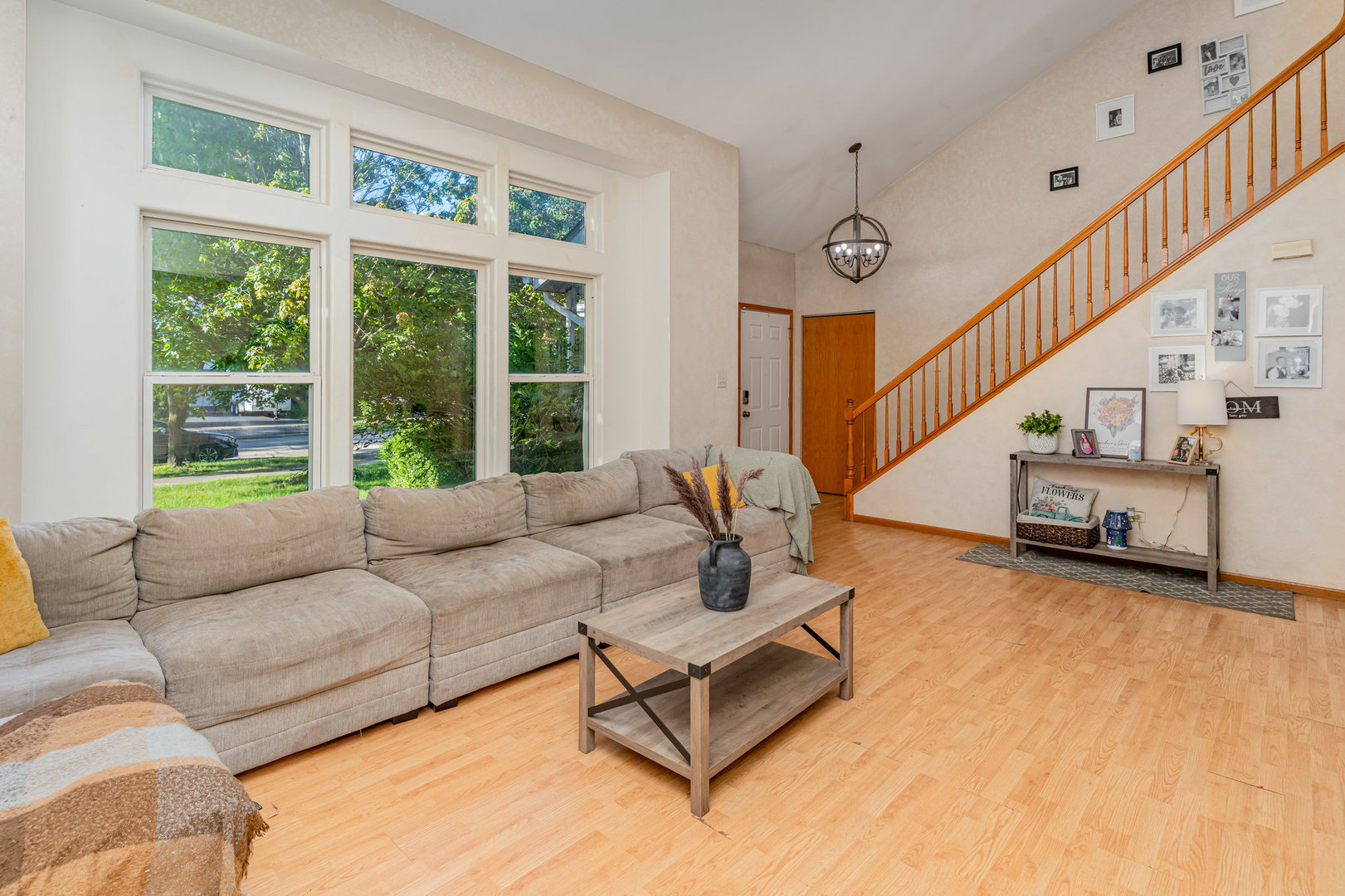 2528 Silver Rock Drive, Crest Hill, IL 60403