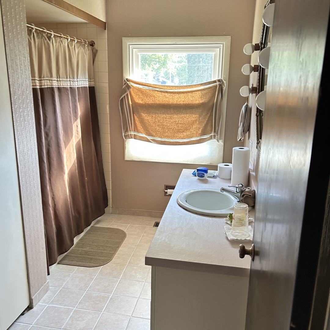 1314 174th Street, East Hazel Crest, IL 60429