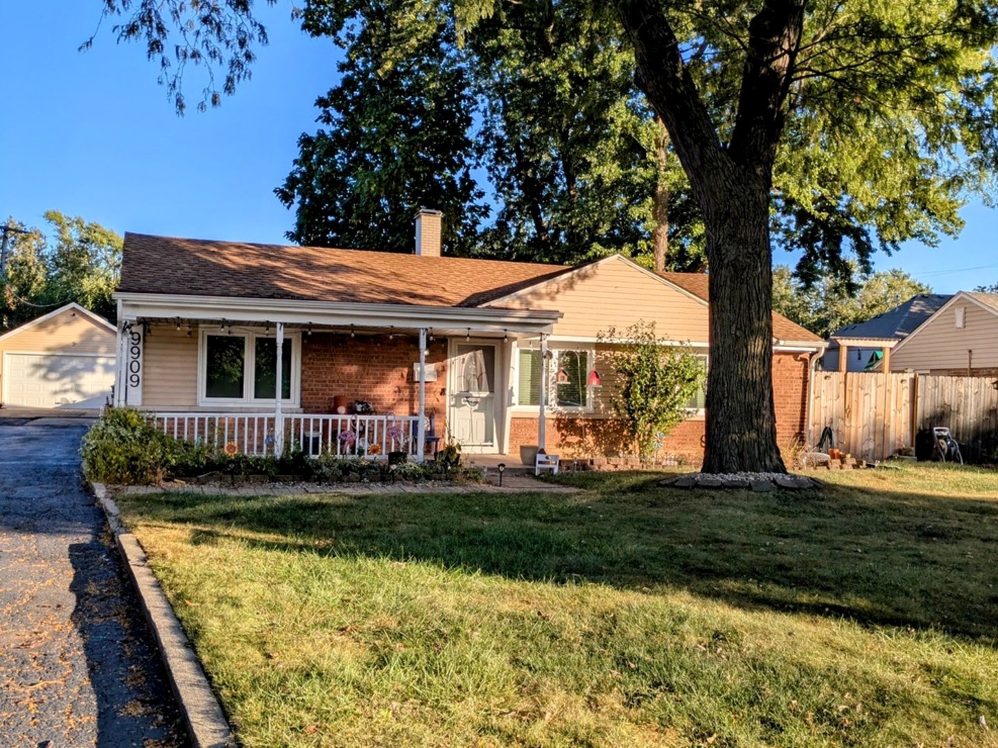 9909 Elm Circle Drive, Oak Lawn, IL 60453