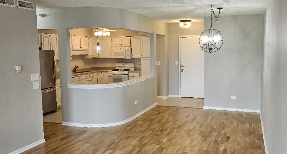 1 N Beacon Place #305, La Grange, IL 60525