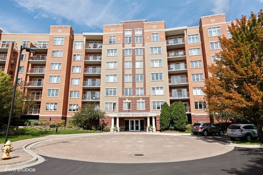 1 N Beacon Place #305, La Grange, IL 60525