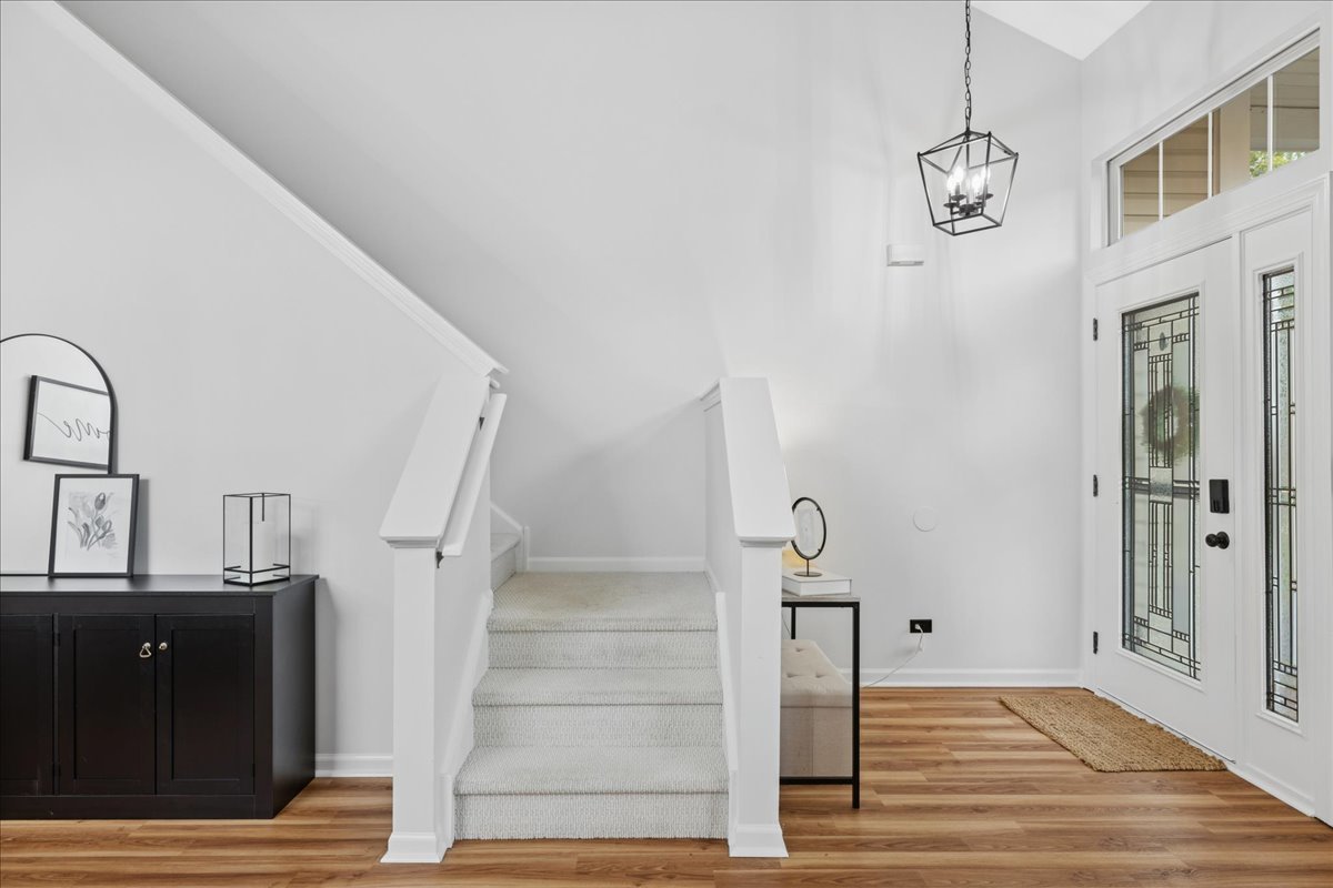 206 Cool Stone Bend, Lake In The Hills, IL 60156