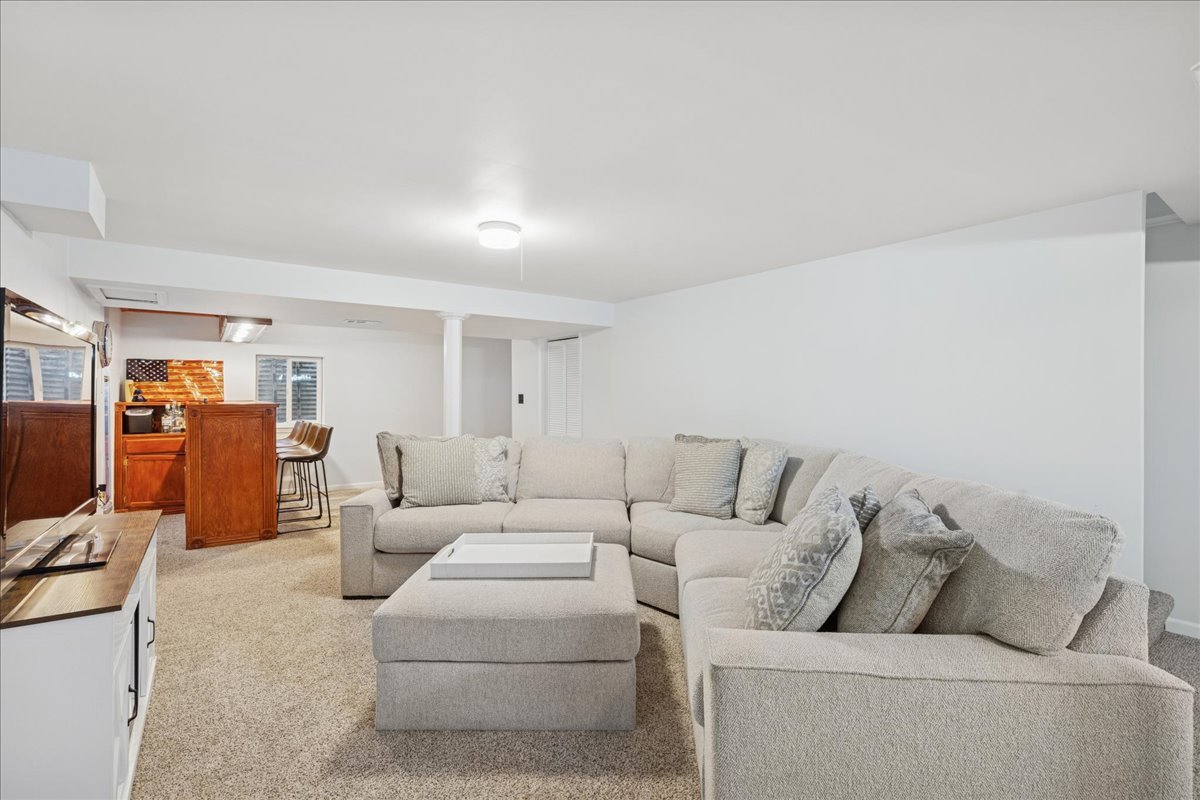 206 Cool Stone Bend, Lake In The Hills, IL 60156