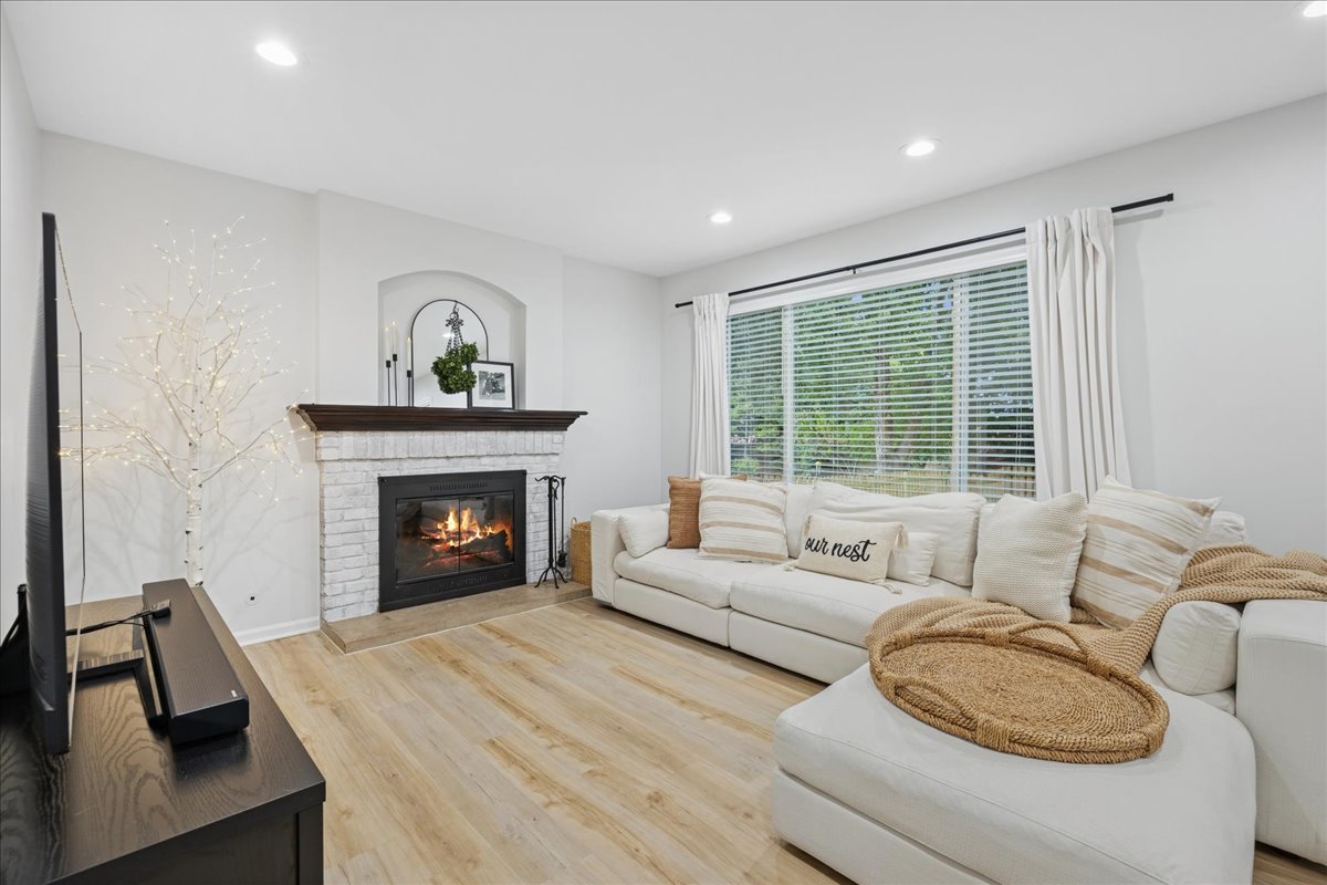 206 Cool Stone Bend, Lake In The Hills, IL 60156