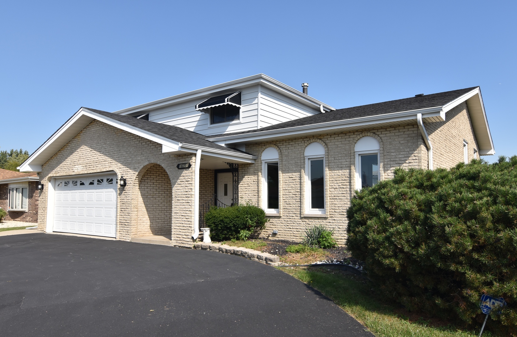 16701 Clyde Avenue, South Holland, IL 60473