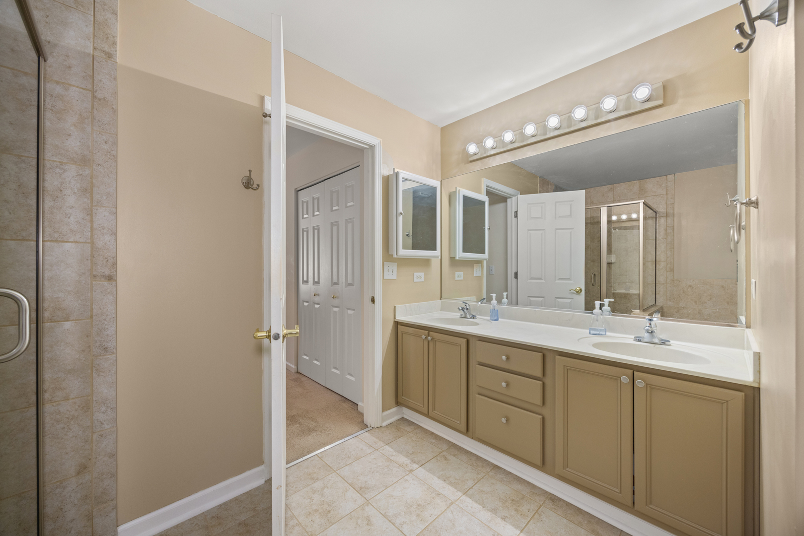 55 Samuel Drive, Streamwood, IL 60107