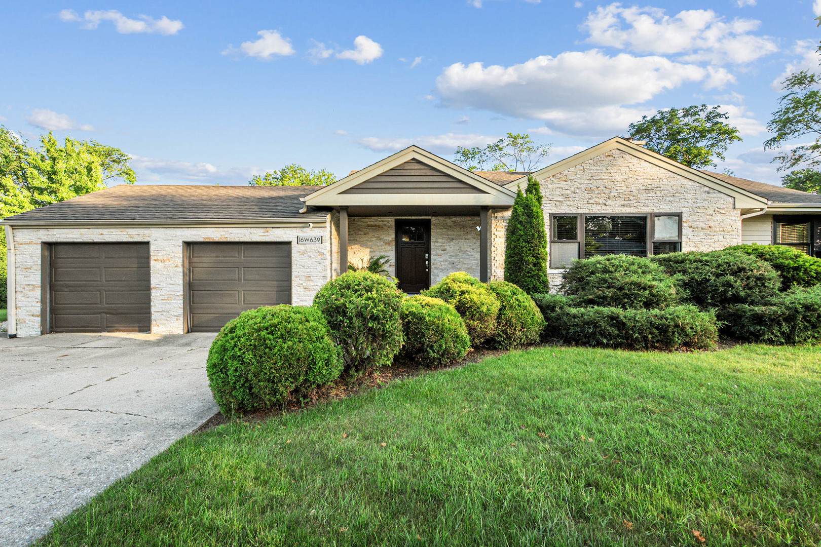 16W639 Red Oak Avenue, Bensenville, IL 60106