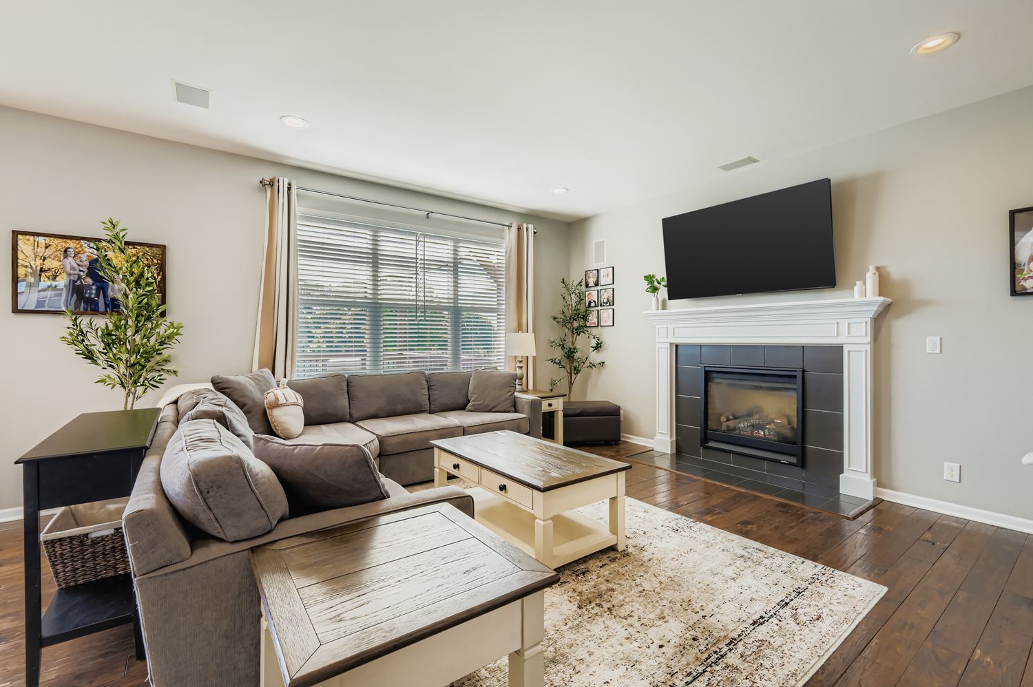 1987 Sagebrook Drive, South Elgin, IL 60177