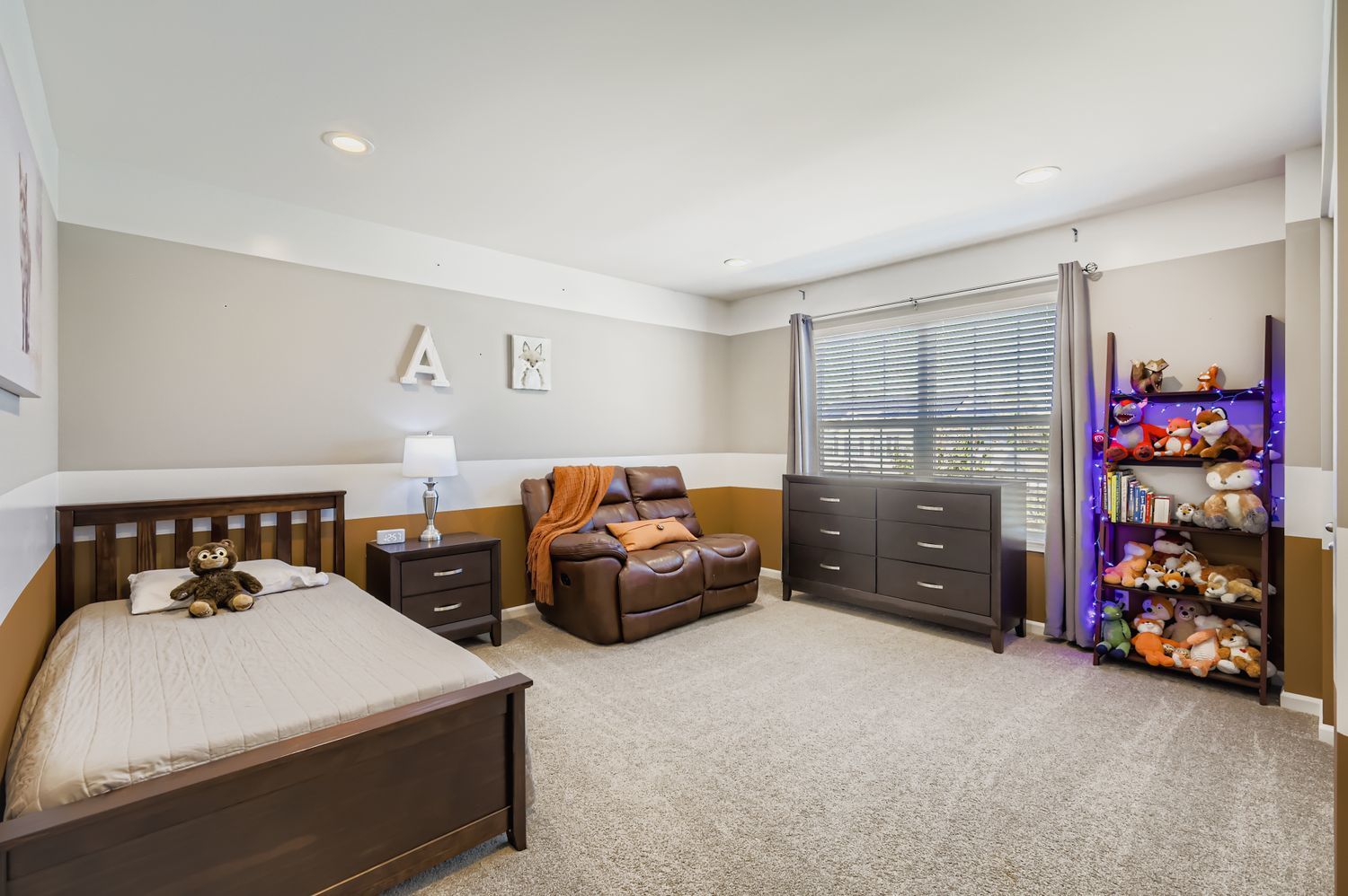 1987 Sagebrook Drive, South Elgin, IL 60177