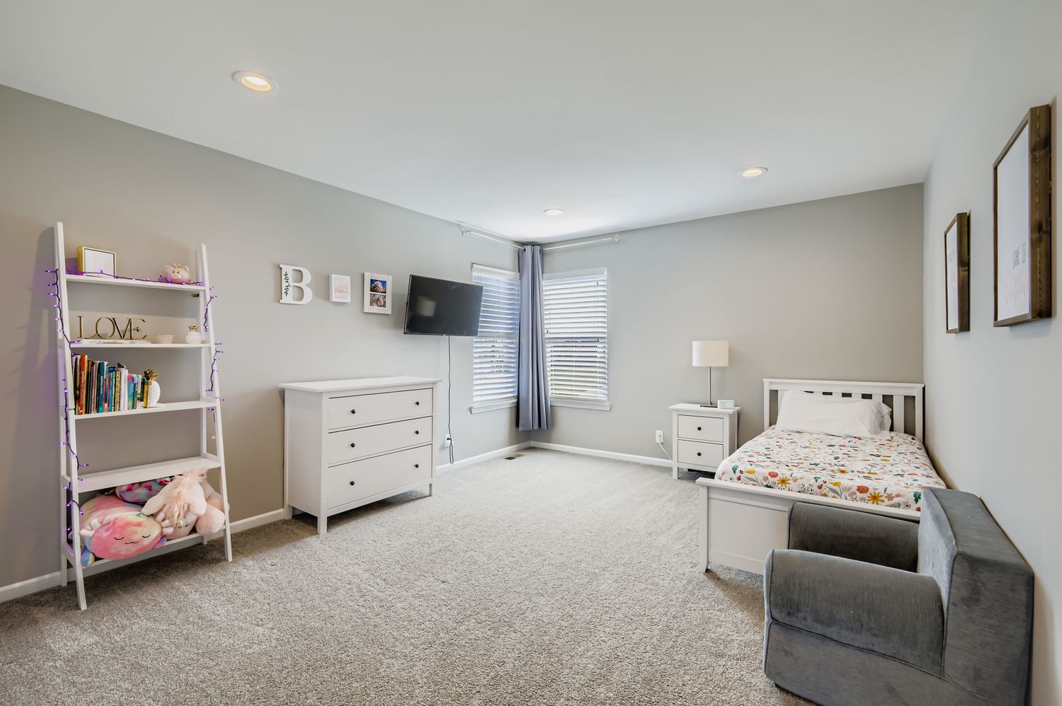 1987 Sagebrook Drive, South Elgin, IL 60177