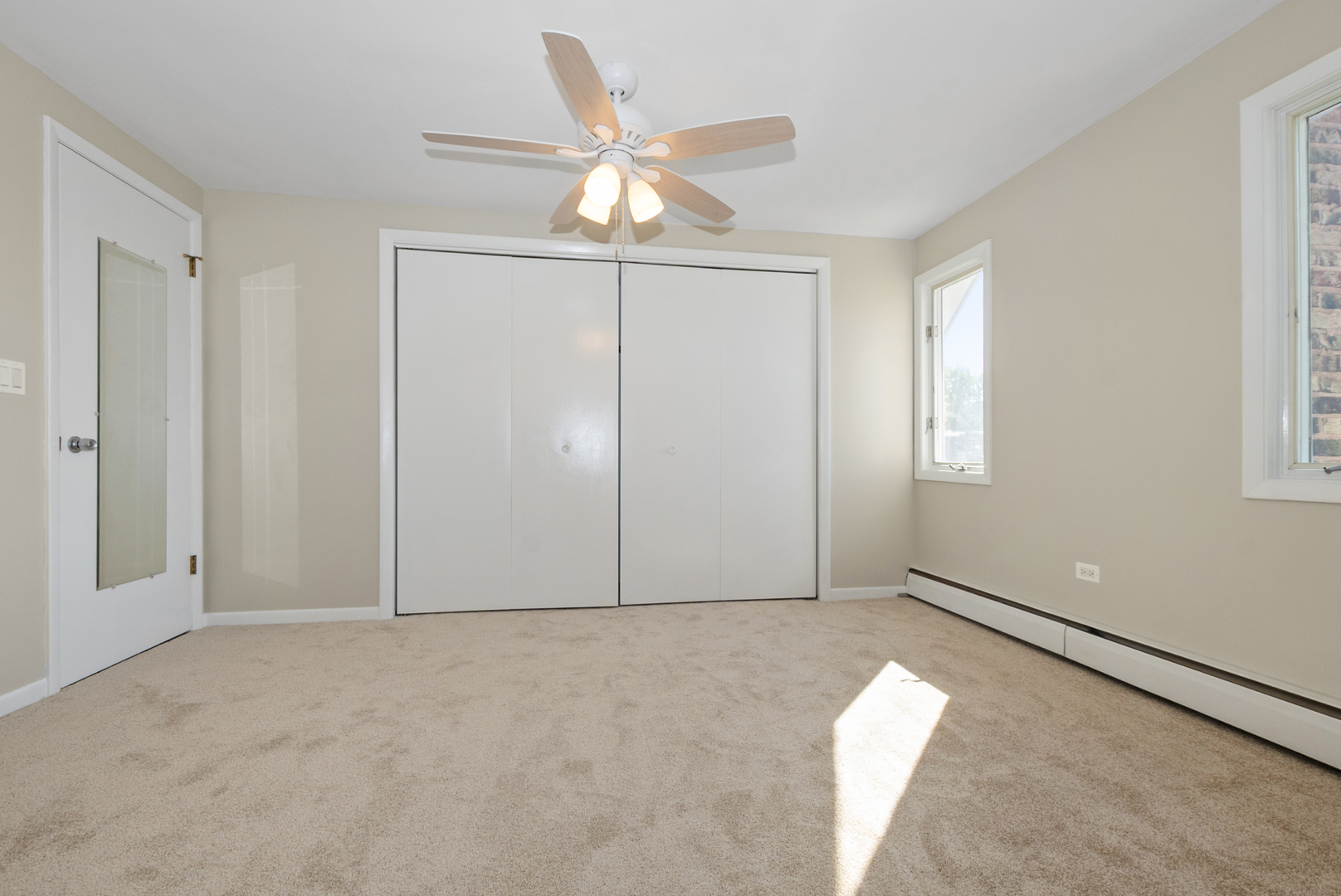 215 Dee Road, North Aurora, IL 60542