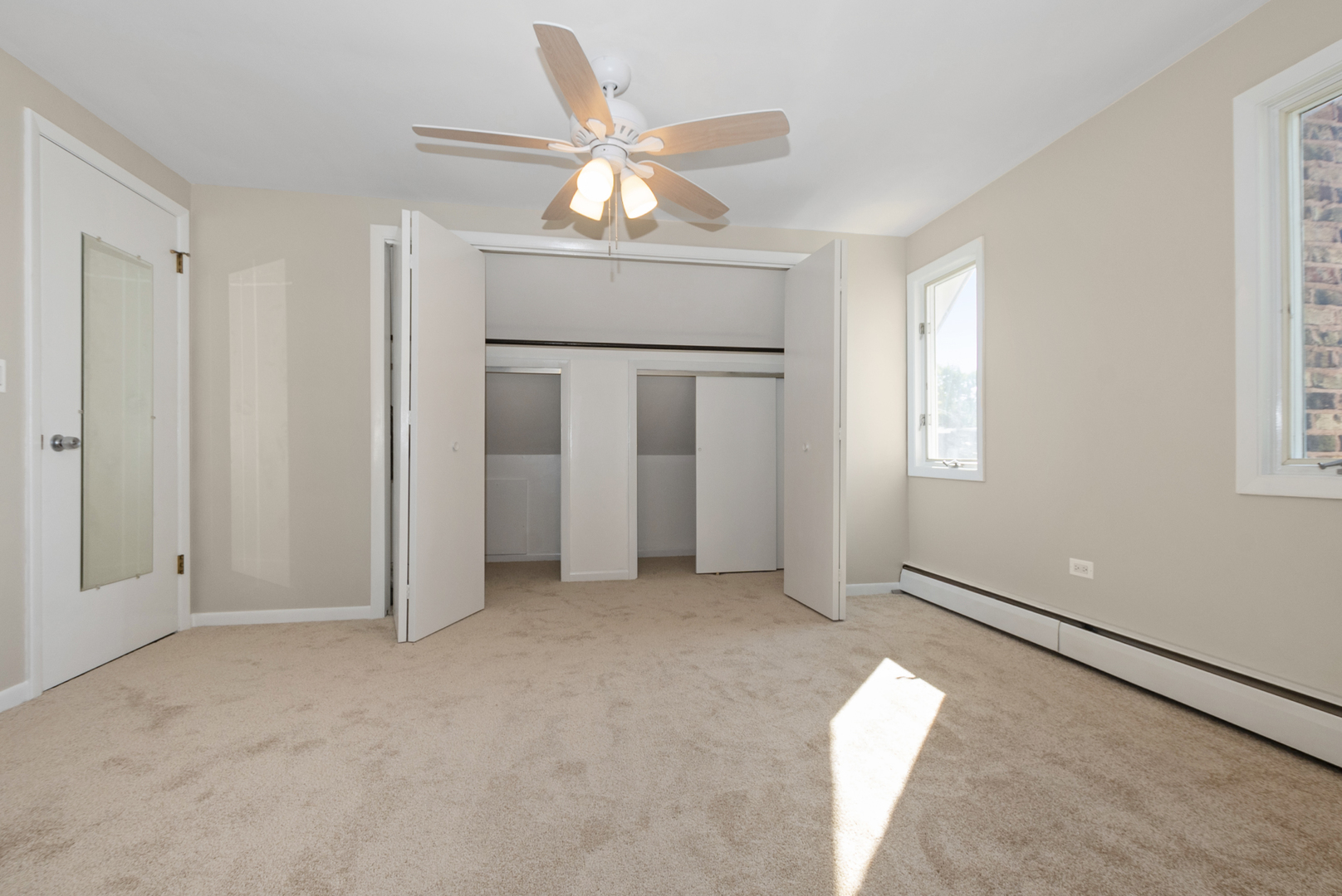 215 Dee Road, North Aurora, IL 60542