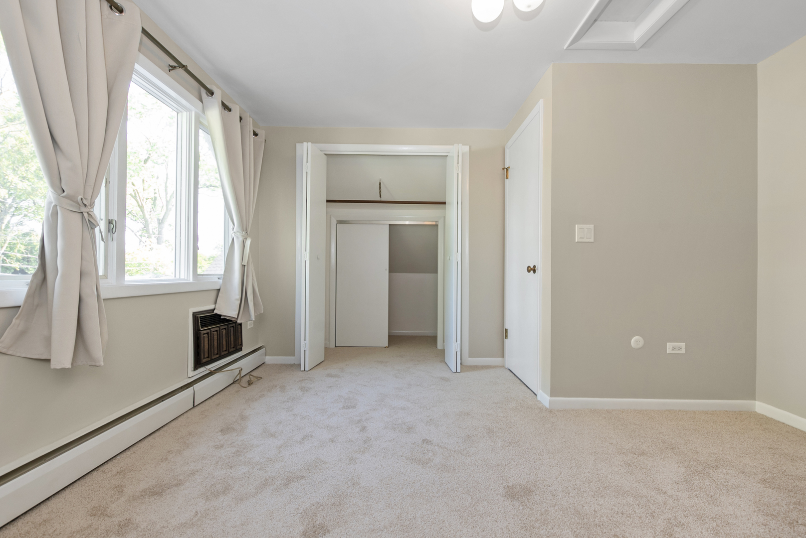 215 Dee Road, North Aurora, IL 60542