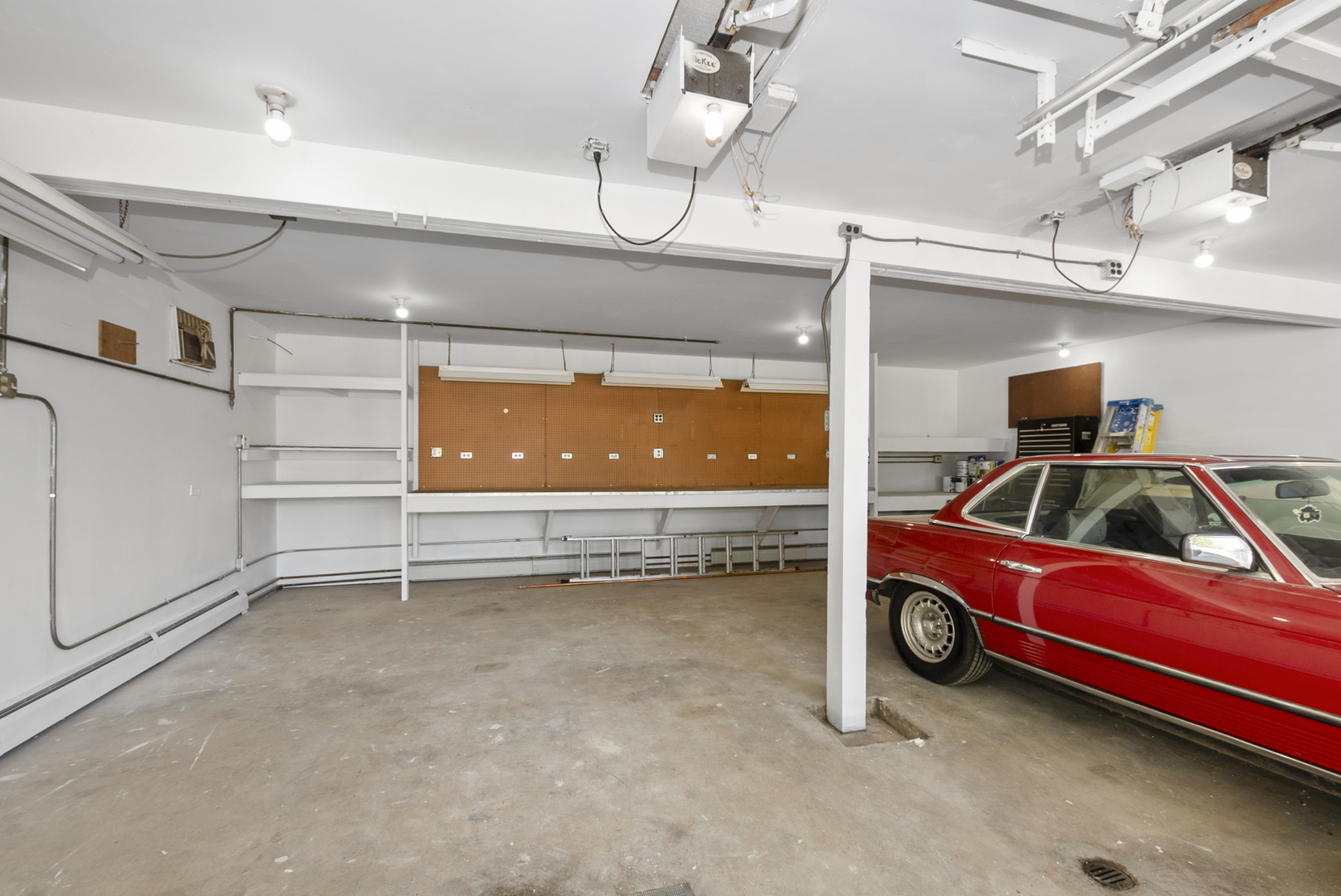 215 Dee Road, North Aurora, IL 60542