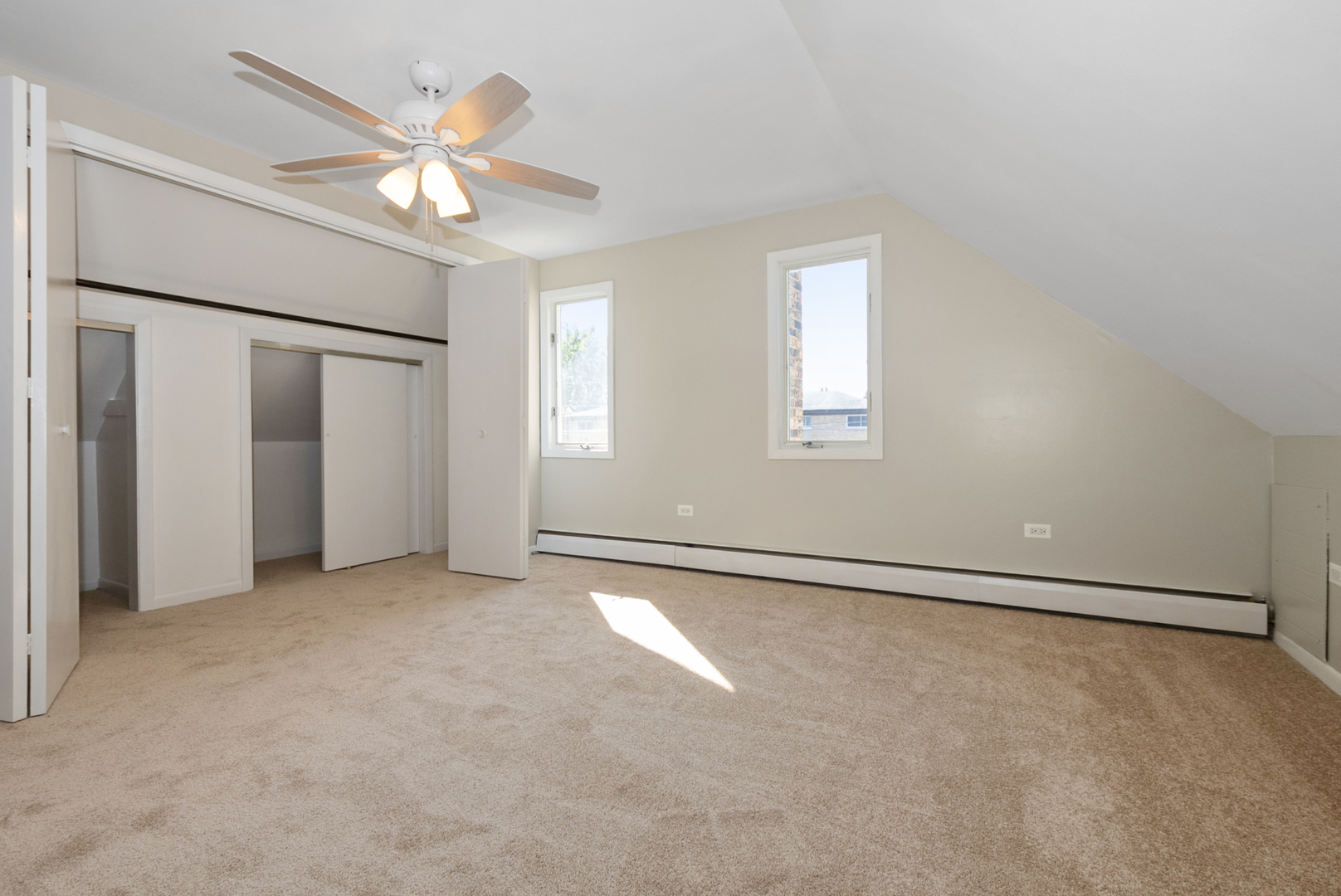 215 Dee Road, North Aurora, IL 60542